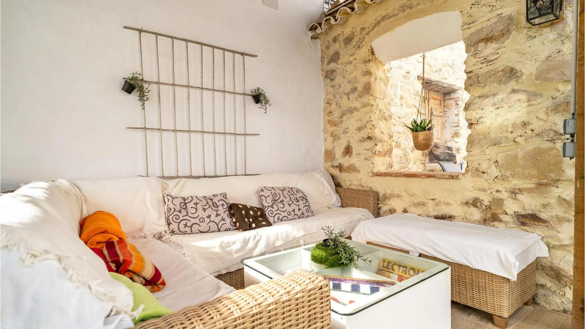 Beautiful Home In El Colmenar With Kitchen