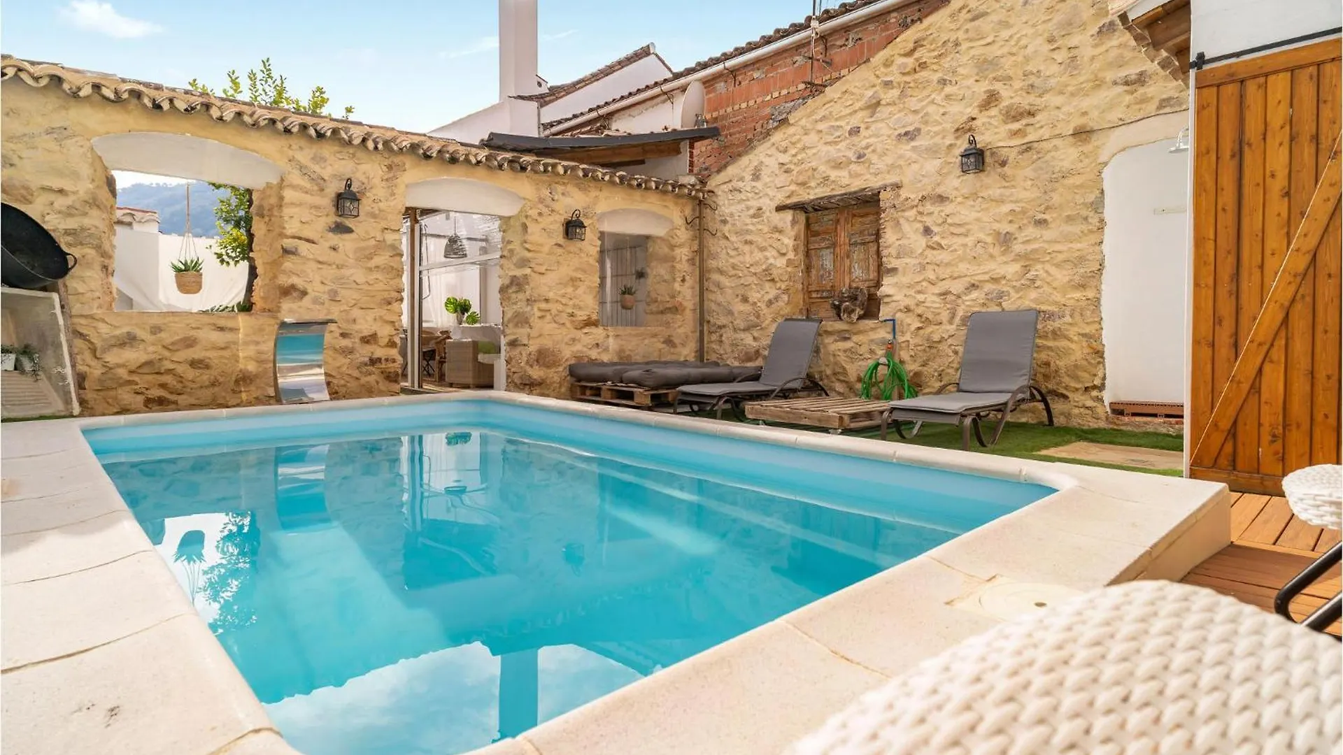 Beautiful Home In El Colmenar With Kitchen Holiday home