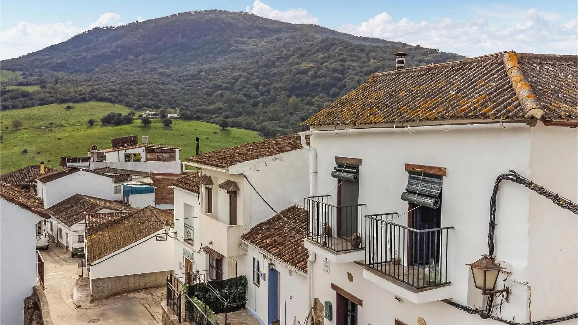 Beautiful Home In El Colmenar With Kitchen