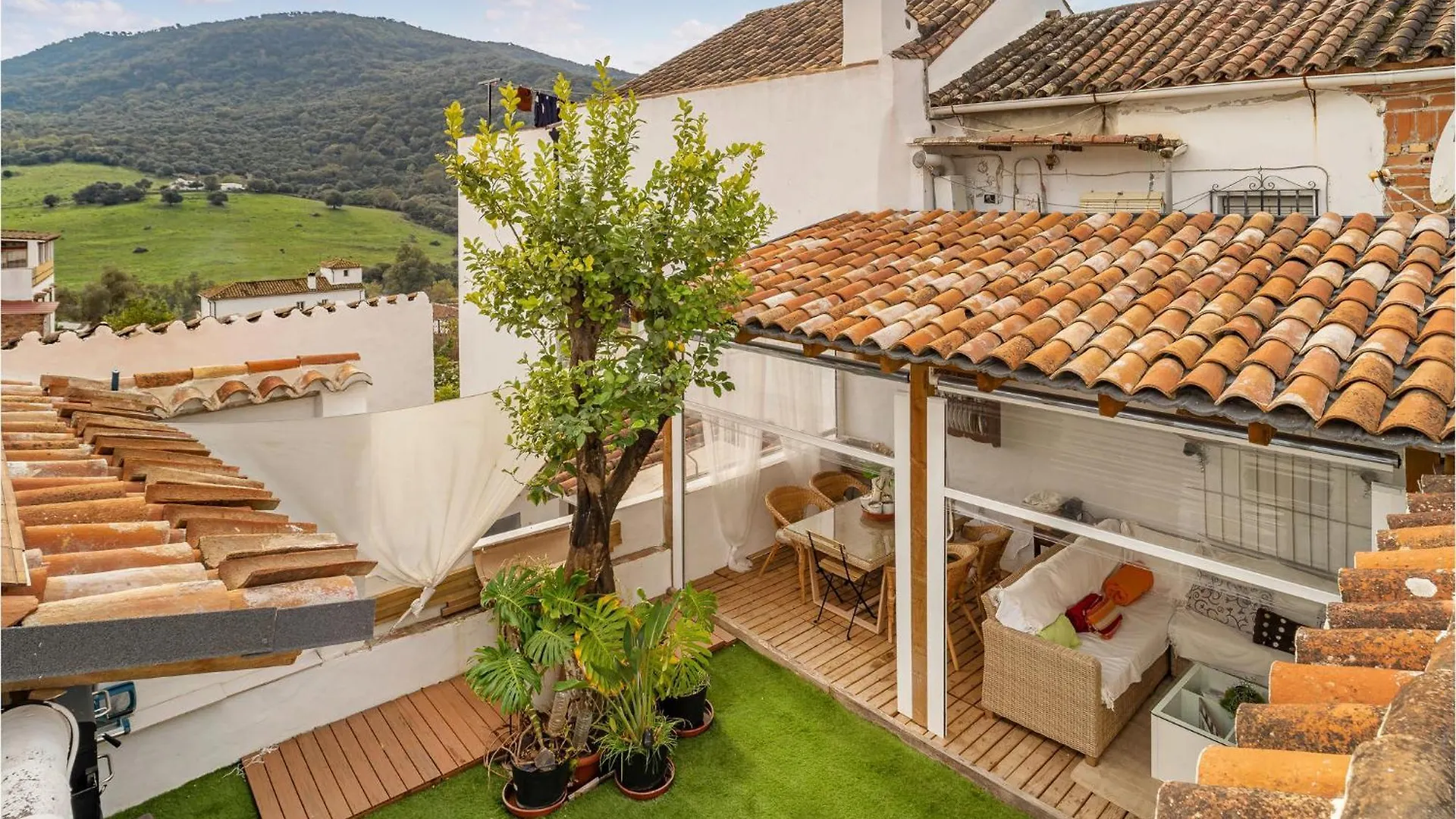 Beautiful Home In El Colmenar With Kitchen
