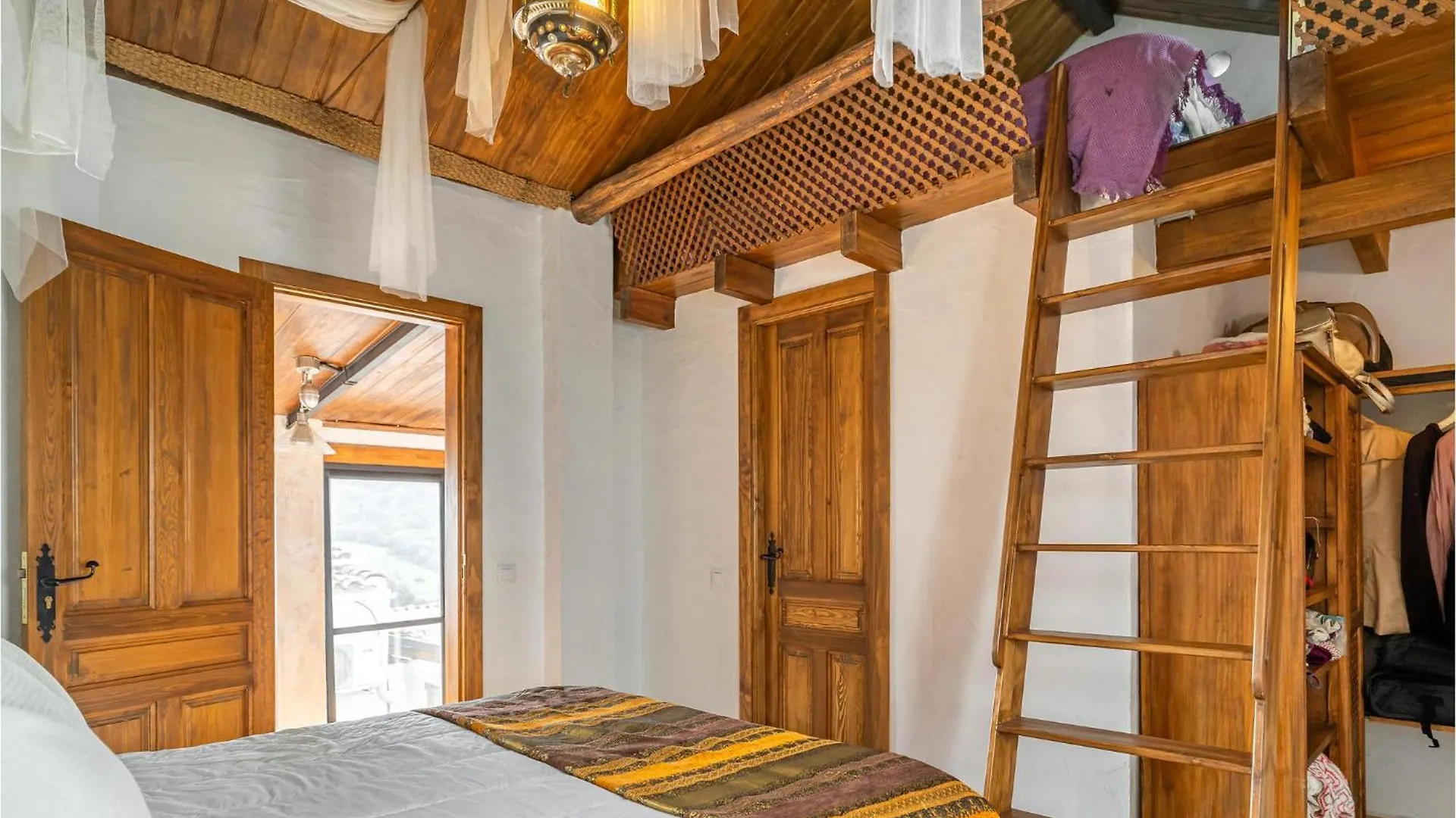 Beautiful Home In El Colmenar With Kitchen